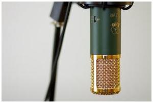 AKG C12VR Tube Microphone(Premier vocal microphone which also shines with acoustic guitar.)